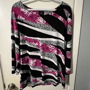 Women’s multicolor top
Size XXL